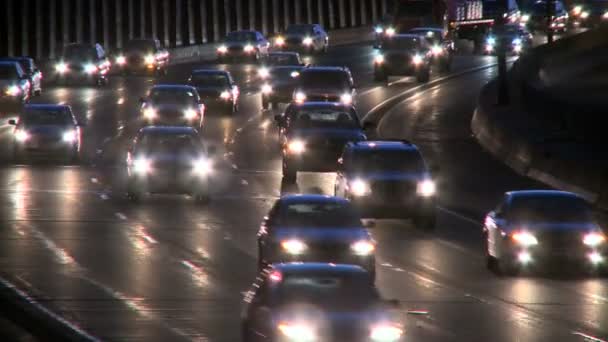 Tráfego rodoviário à noite — Vídeo de Stock