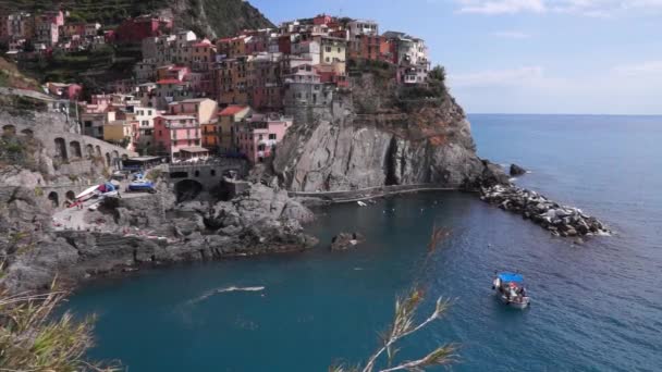 Escenas del pueblo de Manarola — Vídeo de stock