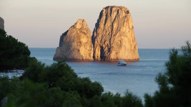 Ilha de Capri costa na Itália — Vídeo de Stock