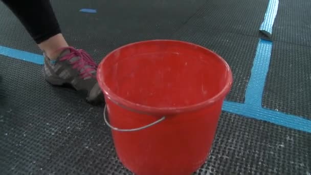 People working out in a cross-fit type gym — Stock Video