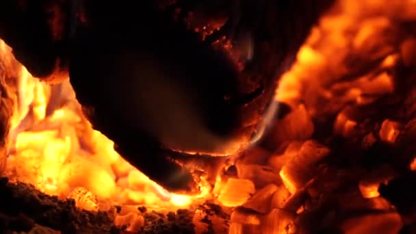 Flammes et charbons ardents 