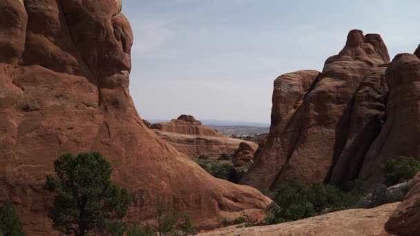 Dolly lövés az Arches Nemzeti Park — Stock videók