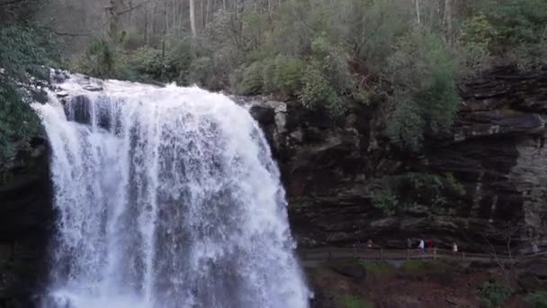 Pohled na krásné vodopády Dry — Stock video
