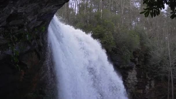 Blick auf die schönen trockenen Wasserfälle — Stockvideo