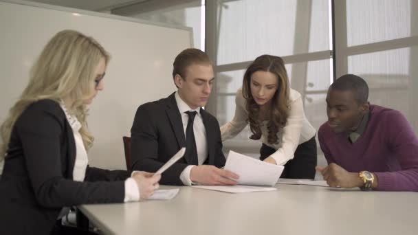 A jelenet egy üzleti tárgyalás — Stock videók