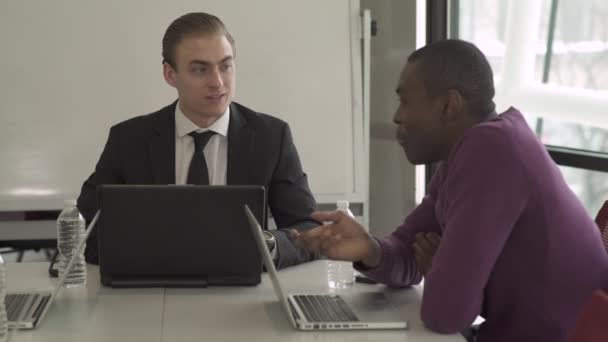 Uma cena de uma reunião de negócios — Vídeo de Stock