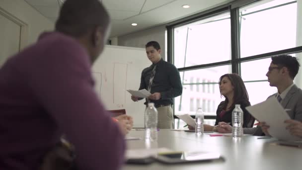 Uma cena de uma reunião de negócios — Vídeo de Stock