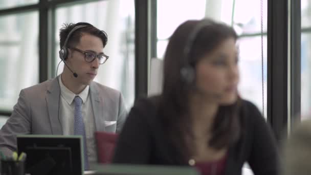 Scen från en kund stöd eller callcenter — Stockvideo