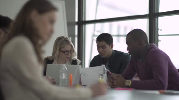 Uma cena de uma reunião de negócios — Vídeo de Stock