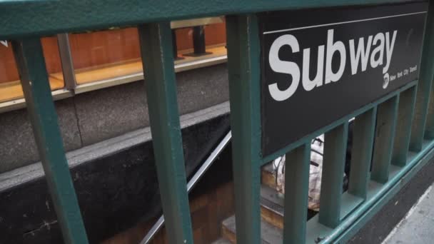 En scen från tunnelbanan i New York City — Stockvideo