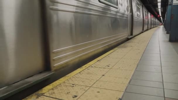 A scene from the subway in New York City — Stock Video