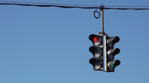 Traffic light hangs over a typical  U.S. roadway — Stock Video