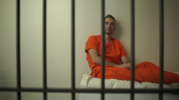 Vista de un preso en prisión — Vídeo de stock
