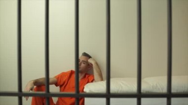 Cezaevinde bir mahkumun görünümünü