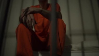 Cezaevinde bir mahkumun görünümünü