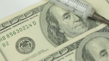 Şırınga kadar yakın para, uyuşturucu, eroin, dolar,