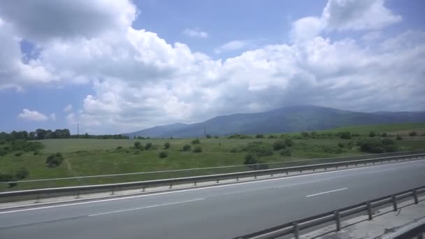 La voiture roule sur l'autoroute en Grèce — Video