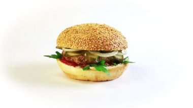 Beyaz arka plan üzerinde döner hamburger