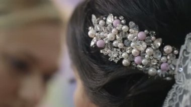 Gelinin başında güzel dekorasyon