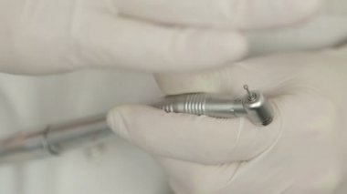 Diş hekimi kullanarak araçlar, elektrikli, matkap, ekipman, aletleri, diş ofis