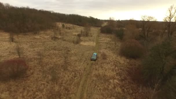 Terroristes armés essayant de franchir la frontière. Un garde de sécurité tire sur un terroriste — Video