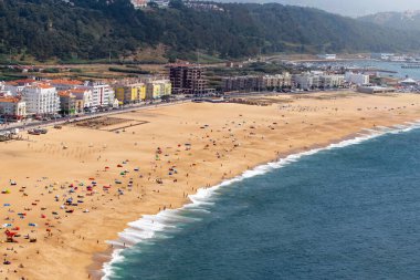 Nazare Plajı (Praia da Nazare), Nazare 'de. Portekiz plajı. 