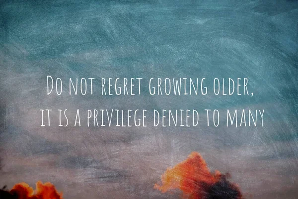 Não Arrependa Envelhecer Privilégio Negado Muitos — Fotografia de Stock