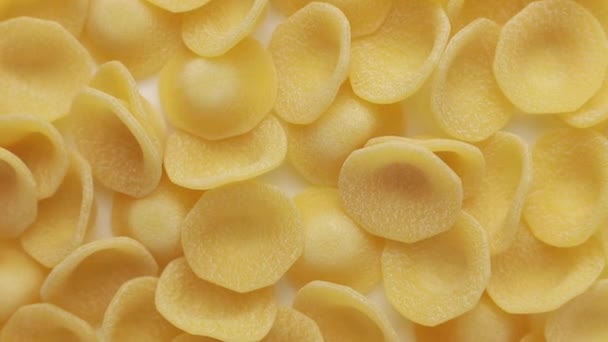 Pasta Orecchiette Una Placa Giratoria — Vídeos de Stock