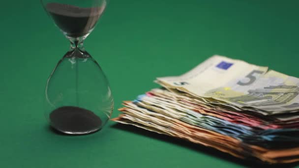 Stack Banknotes Hourglass Marks Time — Stock Video
