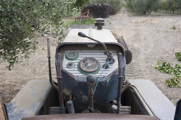 Tractor oxidado — Foto de Stock