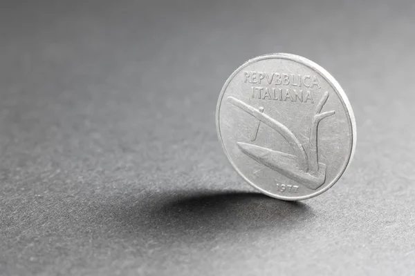 Ten Lira coin from Italy dated 1977 — Stock Photo, Image