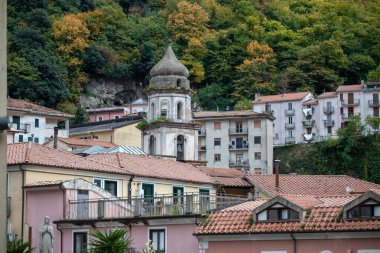 Campagna, İtalya 17 Ekim 2025: Salerno 'nun eski Campagna ilindeki tarihi taş geçit.