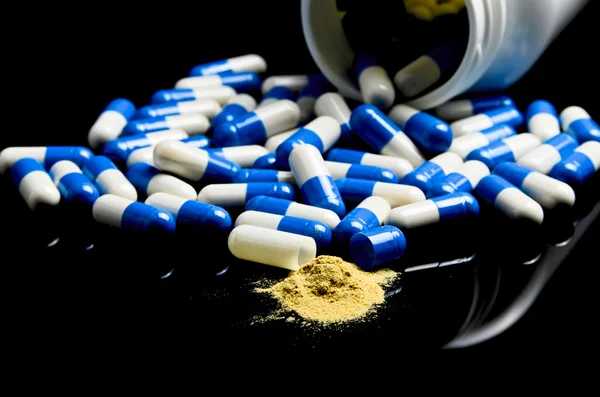 Анаболічний стероїд таблетки — стокове фото