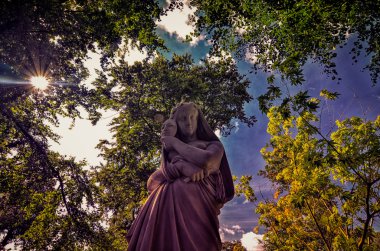 Brodsworth salonunda güzel bahçeleri görünümünü