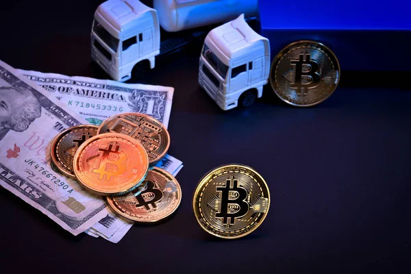 Bitcoin Cryptocurrency Mineraria Concetto Trasporto Tecnologia Blockchain Camion Giocattolo Con Foto Stock