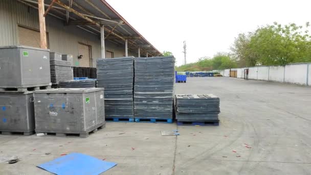 Lagerhaus Lagerung Kunststoff Wellpappe Boxen Und Tonne — Stockvideo