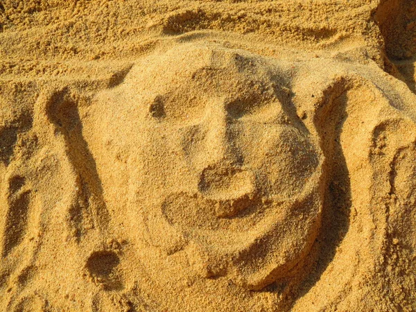 砂の中の肖像画 — ストック写真