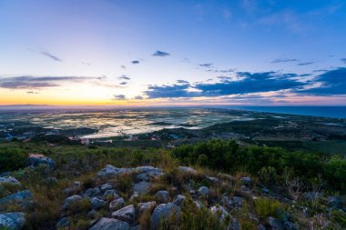 Günbatımında pirinç tarlası Albufera de Valencia, Cullera, İspanya
