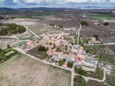 Saksafon, İspanya. 3 Nisan 2021. Santa Eulalia Kolonisinin hava manzarası.