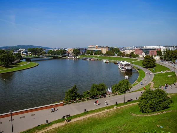 ポーランドのクラクフ 2019年8月26日 晴れた日のヴィスワ川 — ストック写真