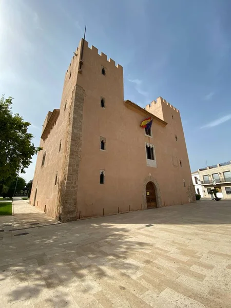 Vista Bajo Ángulo Castillo Estilo Gótico Del Siglo Albalat Dels — Foto de Stock