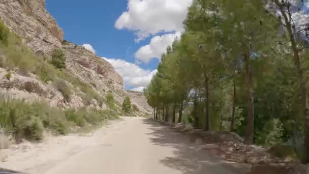 Ponto Vista Monte Carro Condução Através Uma Estrada Estreita Montanha — Vídeo de Stock