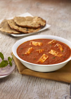 Roti ile paneer Tikka Masala köri