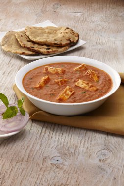 Roti ile paneer Tikka Masala köri