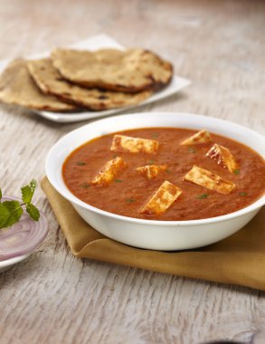 Roti ile paneer Tikka Masala köri