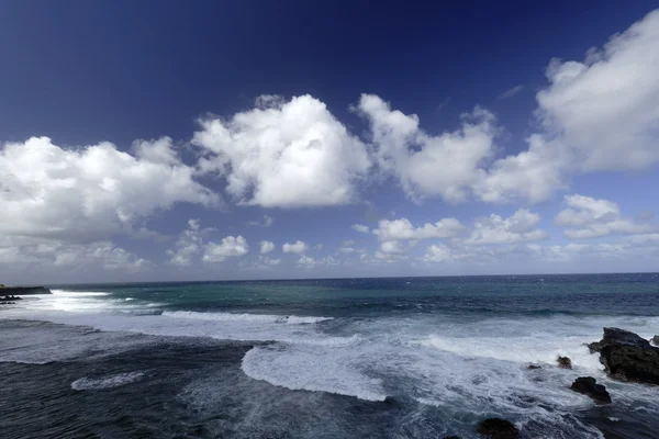 Хвилі і каміння на Gris Gris пляжі — стокове фото