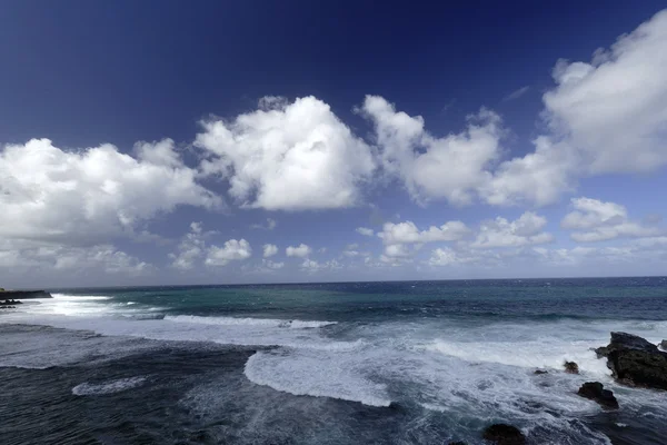 Ondas e pedras na praia de Gris Gris — Fotografia de Stock