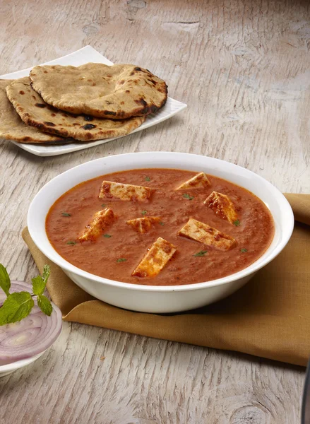 Paneer Tikka Masala curry avec roti — Photo