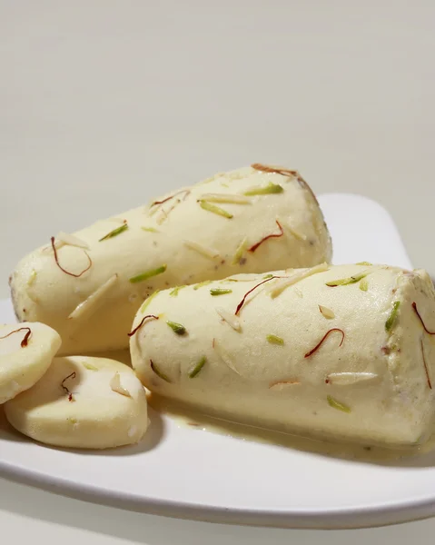 Indian ice cream in plate — Stock Photo, Image