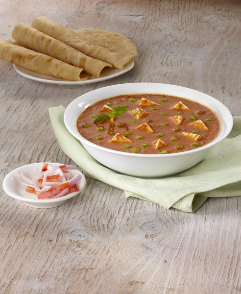 Paneer mutter, et suyu